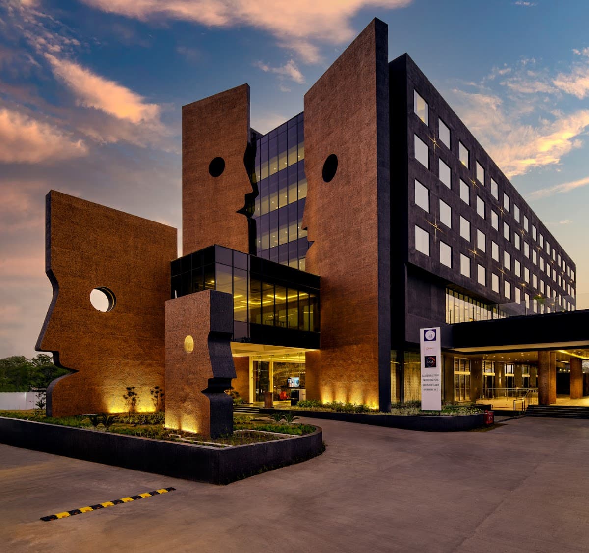 Essentia Luxury Hotel Indore photo 1